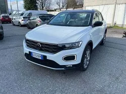 Bianco / tetto nero Usata 2021 VW T-Roc Advance SUV | 22.990 € (Buon prezzo)