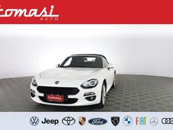 Bianco gelato con capote nera Usata 2017 Fiat 124 Spider Lusso Cabrio | 19.990 € (Ottimo prezzo)
