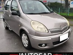 Grigio Usata 2004 Toyota Yaris Verso Monovolume | 2000 € (Buon prezzo)