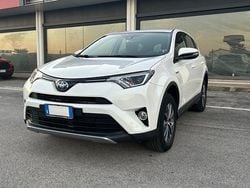 Bianco Usata 2016 Toyota RAV4 Hybrid Active SUV | 16.500 € (Buon prezzo)