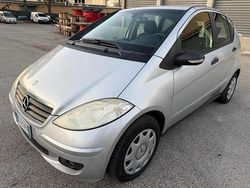 Grigio Usata 2009 Mercedes A180 Avantgarde Tre volumi | 2950 € (Buon prezzo)