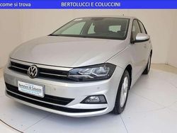 Argento metallizzato Usata 2019 VW Polo Comfortline Tre volumi | 10.800 € (Cara)