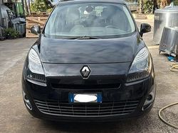 Nero Usata 2010 Renault Scénic Monovolume | 1400 € (Super prezzo)
