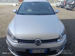 Grigio Usata 2017 VW Golf VII R-line Tre volumi | 12.500 € (Buon prezzo)