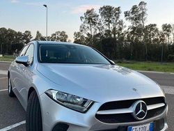 Grigio Usata 2019 Mercedes A180 Business Tre volumi | 19.900 € (Cara)