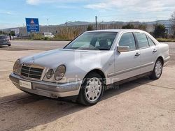 Grigio Usata 1998 Mercedes E200 Elegance Tre volumi | 7500 € (Buon prezzo)