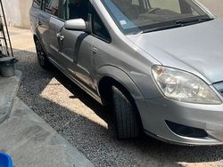 Grigio Usata 2009 Opel Zafira Monovolume | 2000 € (Buon prezzo)