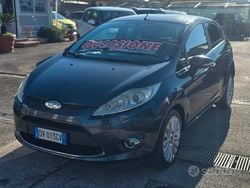Grigio Usata 2010 Ford Fiesta Titanium Tre volumi | 3500 € (Buon prezzo)