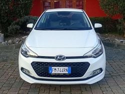 Bianco Usata 2017 Hyundai i20 Due volumi | 8500 € (Buon prezzo)