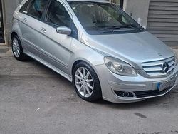 Grigio Usata 2010 Mercedes B200 Executive Monovolume | 4990 € (Buon prezzo)