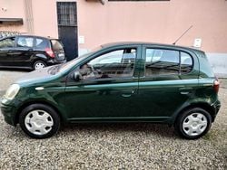 Verde Usata 2003 Toyota Yaris Sol Tre volumi | 1500 € (Buon prezzo)