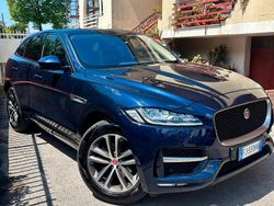 Blu/azzurro Usata 2017 Jaguar F-Pace R-Sport SUV | 20.500 € (Buon prezzo)