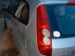 Grigio Usata 2006 Ford Fiesta Ghia Tre volumi | 2800 € (Buon prezzo)