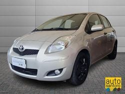 Argento Usata 2011 Toyota Yaris Tre volumi | 5950 € (Buon prezzo)