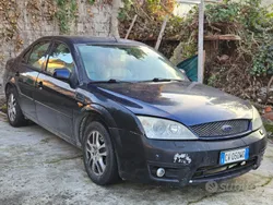 Usata 2004 Ford Mondeo Tre volumi | 990 €