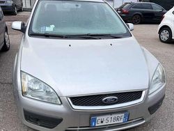 Usata 2006 Ford Focus Tre volumi | 1900 € (Buon prezzo)