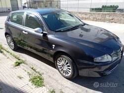 Blu Usata 2004 Alfa Romeo 147 Due volumi | 3200 € (Molto cara)