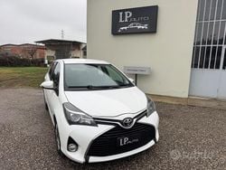 Bianco Usata 2016 Toyota Yaris Cool Tre volumi | 8800 € (Buon prezzo)