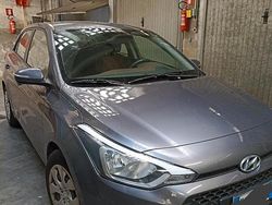 Grigio Usata 2016 Hyundai i20 Tre volumi | 8100 € (Buon prezzo)