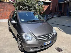 Grigio scuro metallizzato Usata 2011 Mercedes A180 Elegance Tre volumi | 6900 € (Buon prezzo)