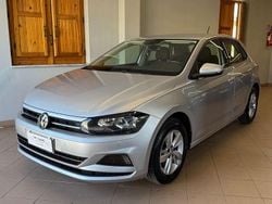 Grigio Usata 2020 VW Polo Comfortline Tre volumi | 16.900 € (Buon prezzo)