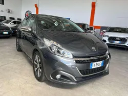 Grigio Usata 2017 Peugeot 208 Allure Due volumi | 8700 € (Buon prezzo)