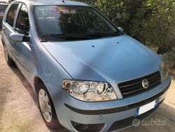 Blu Usata 2004 Fiat Punto Tre volumi | 2800 € (Molto cara)