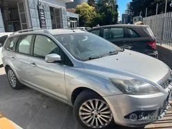 Grigio Usata 2008 Ford Focus Titanium Station wagon | 2200 € (Buon prezzo)