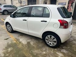 Bianco Usata 2011 Toyota Yaris Tre volumi | 5490 € (Buon prezzo)