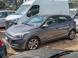 Grigio Usata 2016 Hyundai i20 Tre volumi | 7800 € (Buon prezzo)