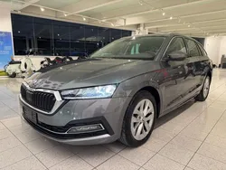Grigio scuro metallizzato Usata 2023 Skoda Octavia Style Station wagon | 23.400 € (Buon prezzo)