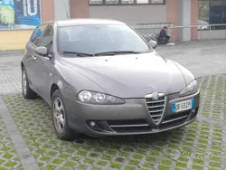 Grigio Usata 2008 Alfa Romeo 147 Distinctive Due volumi | 2500 € (Buon prezzo)