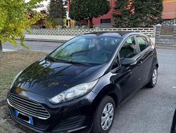 Blu Usata 2017 Ford Fiesta Tre volumi | 4900 € (Buon prezzo)