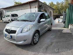 Grigio Usata 2007 Toyota Yaris Sol Tre volumi | 3300 € (Buon prezzo)