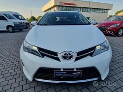 Bianco(met.) Usata 2013 Toyota Auris Active Tre volumi | 7999 €