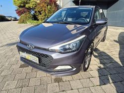 Grigio scuro Usata 2016 Hyundai i20 GO! Tre volumi | 9990 € (Cara)