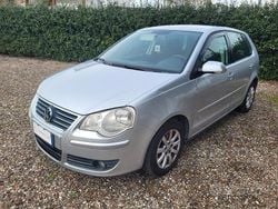 Grigio Usata 2005 VW Polo Comfortline Tre volumi | 1900 € (Ottimo prezzo)