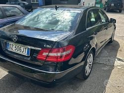 Nero Usata 2009 Mercedes E220 Tre volumi | 12.000 € (Buon prezzo)