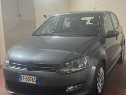 Grigio Usata 2010 VW Polo Comfortline Tre volumi | 4890 € (Buon prezzo)