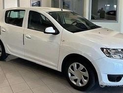 Bianco Usata 2015 Dacia Sandero Tre volumi | 6500 € (Buon prezzo)