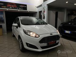 Bianco Usata 2015 Ford Fiesta Tre volumi | 6900 € (Buon prezzo)