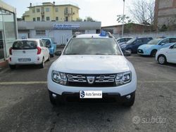 Bianco pastello Usata 2015 Dacia Duster Lauréate SUV | 8900 € (Buon prezzo)