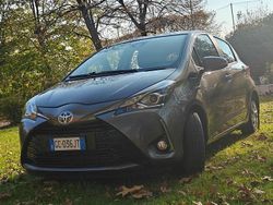 Grigio Usata 2020 Toyota Yaris Hybrid Business Edition Tre volumi | 15.000 € (Buon prezzo)