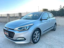 Grigio Usata 2017 Hyundai i20 Tre volumi | 8490 € (Buon prezzo)