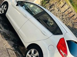 Bianco Usata 2011 Ford Fiesta Due volumi | 7500 € (Molto cara)