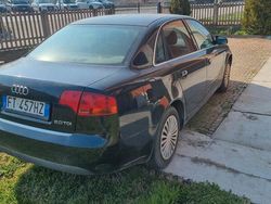 Nero Usata 2005 Audi A4 Tre volumi | 1500 €