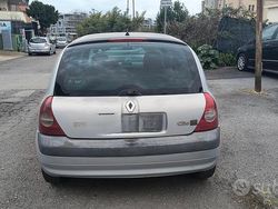 Grigio Usata 2004 Renault Clio II Tre volumi | 800 €