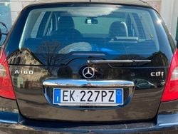Nero Usata 2011 Mercedes A180 Avantgarde Due volumi | 2900 € (Buon prezzo)