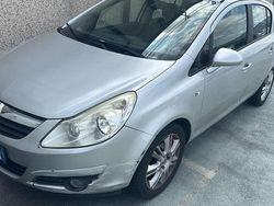 Usata 2008 Opel Corsa Cosmo Tre volumi | 3200 € (Buon prezzo)
