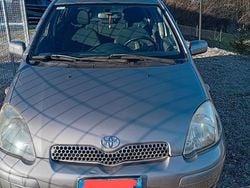 Grigio Usata 2004 Toyota Yaris Due volumi | 1800 € (Buon prezzo)